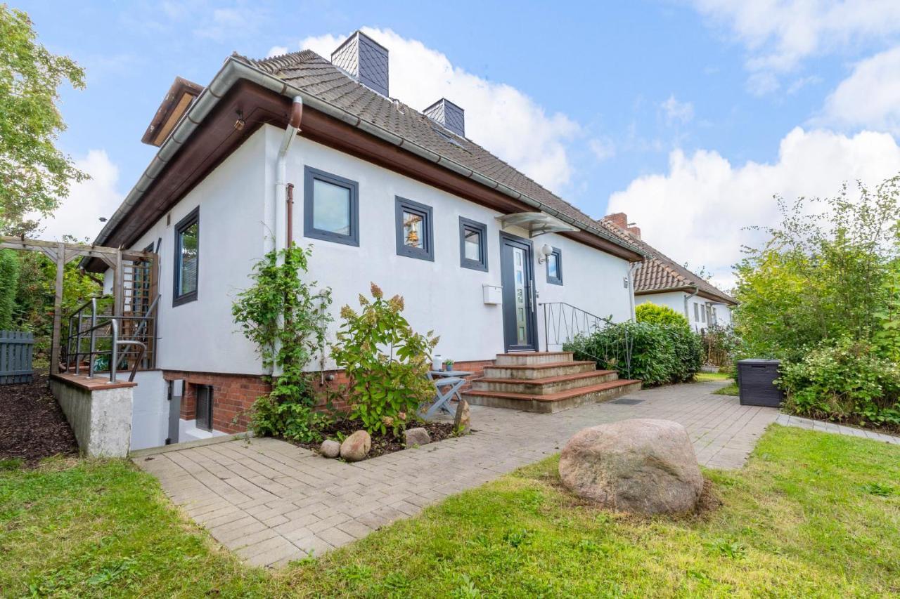 Kpt Verwaltungs Und Service Gbr Plön Exterior foto